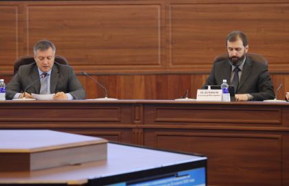 Глава областного парламента Александр Ведерников принял участие в обсуждении вопросов антитеррористической защищенности школ и детсадов Приангарья   